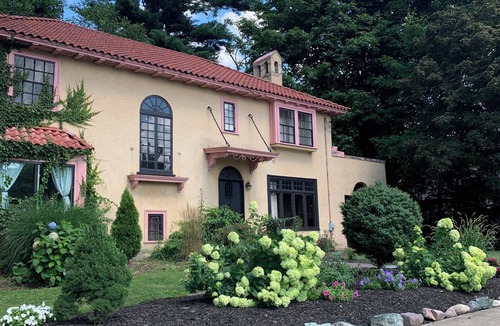 Newtonville House | Waterfront 5-bedroom house in terrific Newtonville