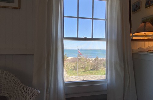 Cutchogue Cottage | Waterfront Beach Cottage on Peconic Bay, Cutchogue, NY