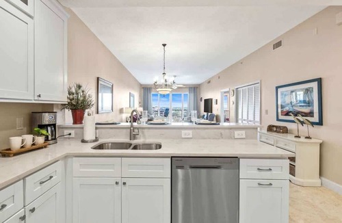 Clearwater Beach Condo | Waterfront Breeze Condo - Pool - Water views