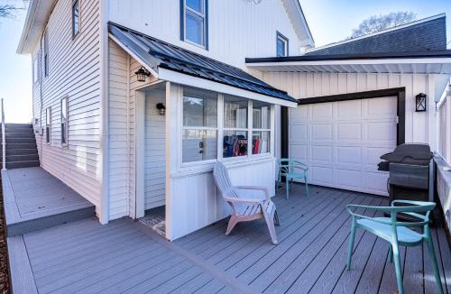 Buckeye Lake House | Waterfront Buckeye Lake Home w/Deck & Dock!
