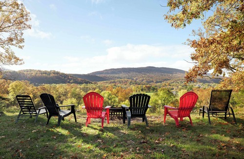 Paw Paw Cabin | Waterfront cabin w/workspace & BBQ grill