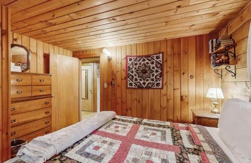 Greenville House | Waterfront cabin with amazing views from the deck & lake access