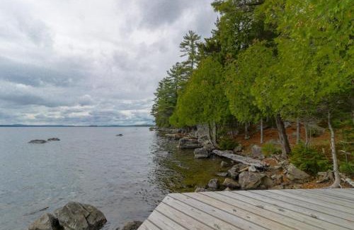 Greenville House | Waterfront cabin with amazing views from the deck & lake access