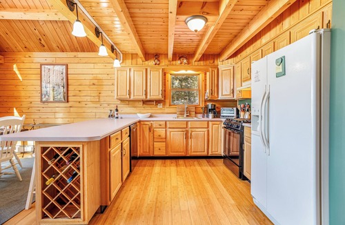 New Durham House | Waterfront Chalk Pond - Fireplace - Kayaks