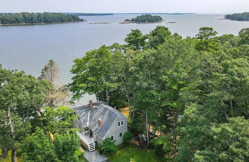 Freeport House | Waterfront Cottage in Freeport