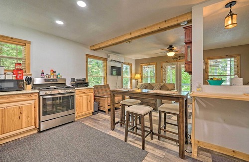 Fort Towson Cottage | Waterfront Cottage in Fort Towson w/2 Decks!
