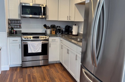 East Fultonham House | Waterfront cottage w/private boat slip & hot tub @ Buckeye Lake