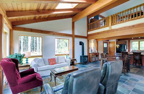 Deer Isle Cottage | Waterfront Deer Isle Retreat w/Fire Pit!