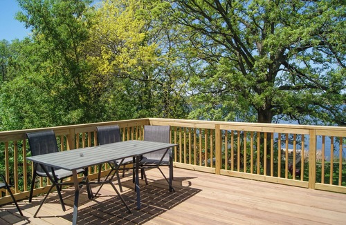 Maple Grove House | Waterfront Eagle Lake Home w/Yard & Deck