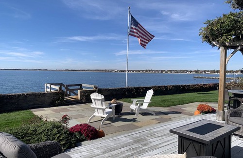 Clinton House | Waterfront Escape