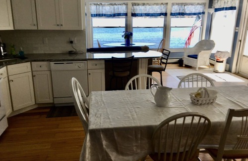 Laconia House | Waterfront family compound