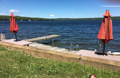 Laconia House | Waterfront family compound