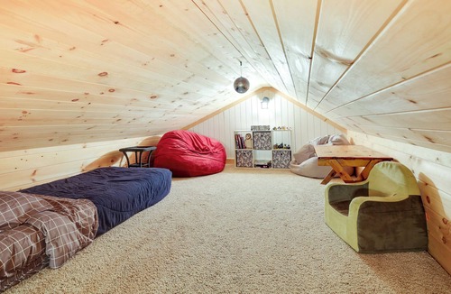 Mount Vernon Cabin | Waterfront Fayette Vacation Rental on Parker Pond!