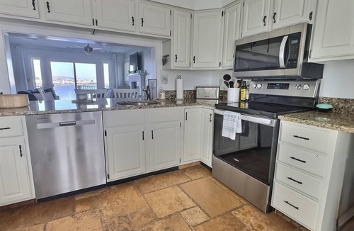 Caine Woods House | Waterfront Getaway-walk to beach and local favorites!