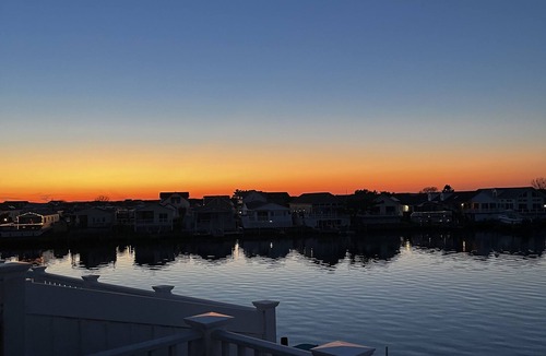 Caine Woods House | Waterfront Getaway-walk to beach and local favorites!