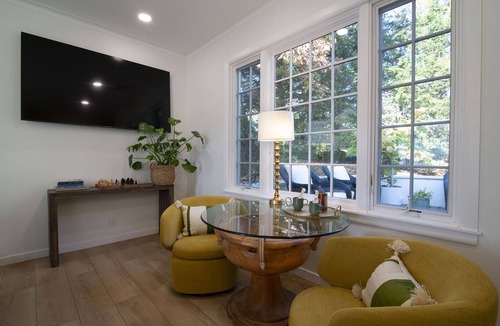 New London Villa | Waterfront Holiday Vacation Villa New England - 2 min from Ocean W/fireplace