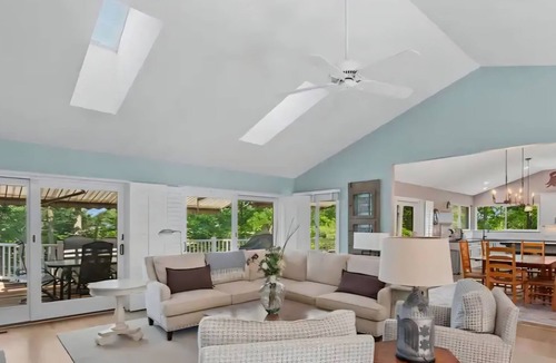 Lusby House | Waterfront home with pool and pier