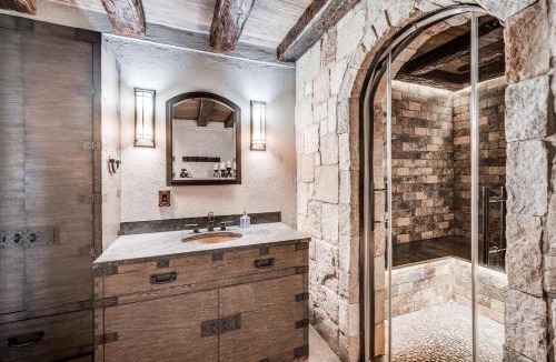 New Fairfield Villa | Waterfront Lakehouse