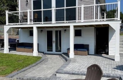 Wrentham House | Waterfront Lakehouse near MAJOR INTERNATIONAL SPORTING EVENT Gillette Stadium, central to Boston & Providence