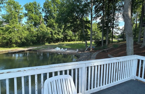Livingston House | Waterfront Main Level Queen Room