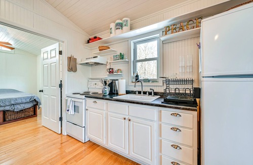 Cub Run House | Waterfront Nolin Lake Gem: Guest House & Balcony
