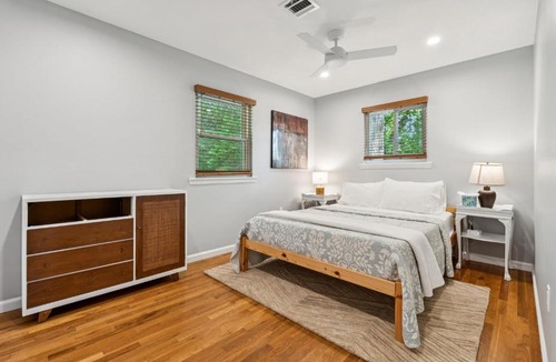 Pasadena House | Waterfront Pool Dock & Sleeps 12