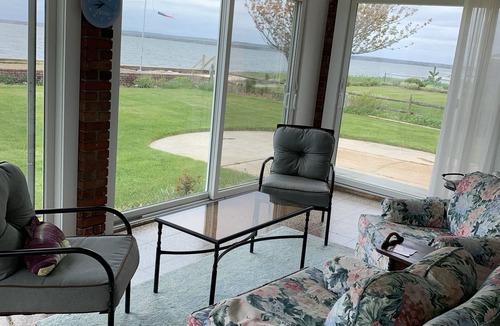 South Jamesport House | WATERFRONT, PRIVATE SANDY BEACH ON PECONIC BAY