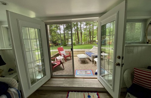 Plymouth Apartment | Waterfront Quiet Retreat, Plymouth, Pet Paradise, Private Beach, Sleeps 4