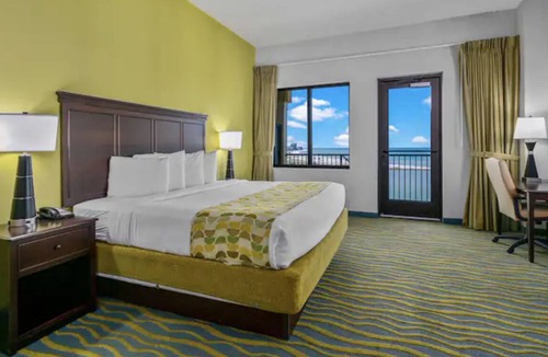 Clearwater Beach Hotel | WATERFRONT ROOM - The views are incredible!
