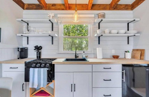 Hampton Bays Hotel | Waterfront suite and more in a Boutique Hotel, Heart of Hampton Bays,.