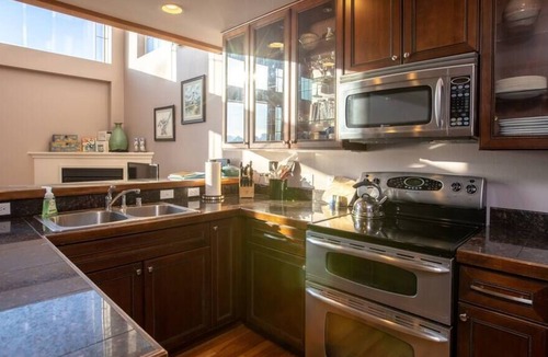 Homer House | Waterfront unit to watch whales with your coffee