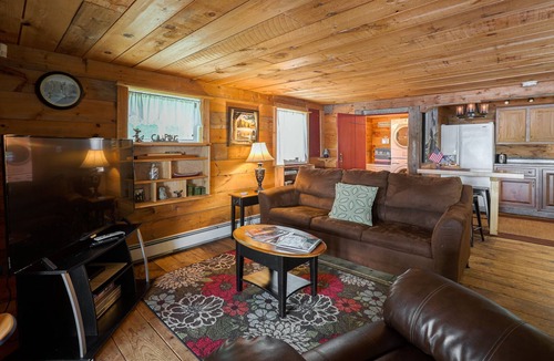 Eddington House | Waterfront Victoria Cottage, Kayaks Included, Dogs Welcome
