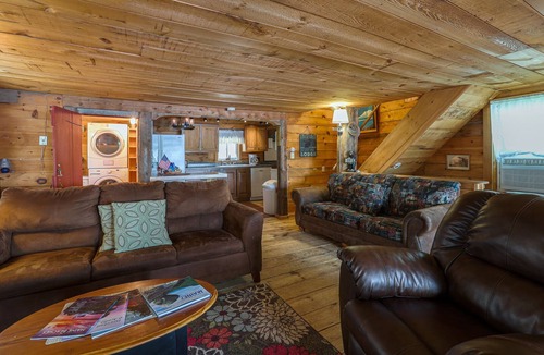 Eddington House | Waterfront Victoria Cottage, Kayaks Included, Dogs Welcome