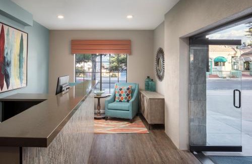 Lighthouse District Hotel | Wave Street Inn