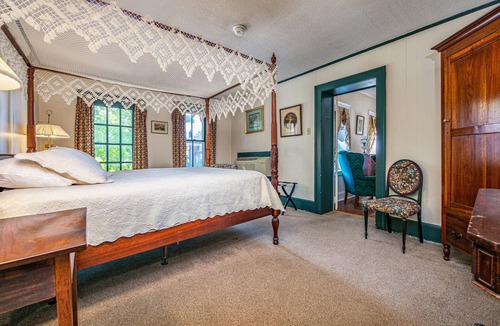 Middletown Hotel | Wayside Inn