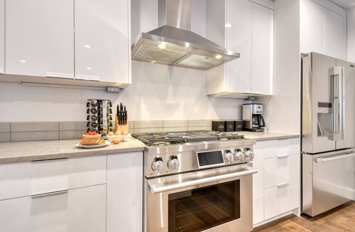 Downtown Park City Cabin | Webster by AvantStay | ⛷️ Central Location w/Hot Tub and Patio