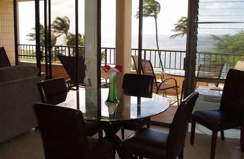 Kihei Condo | Weekly and monthly discounts/Koa Lagoon direct Oceanfront Condo Unit 607