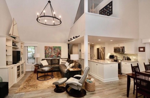 Grantham Condo | Welcome to The Anytime Getaway. Walking distance to the Lake!