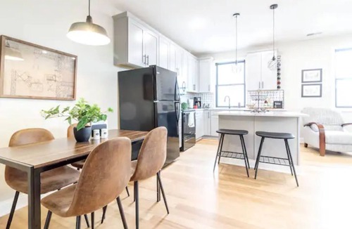 Warrensburg House | Welcome to The Dog House! Downtown Burg 2 bedrooms