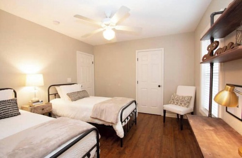 Westwood House | Welcome to the Plaza area "Yellow House" bungalow!