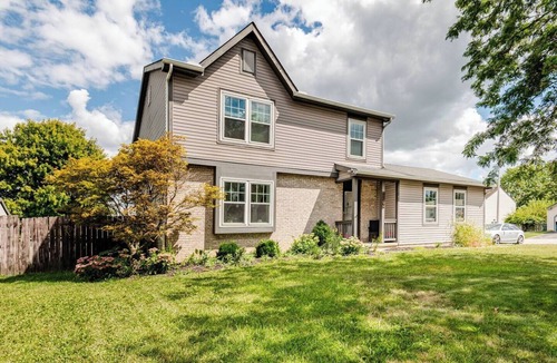 Grove City House | Welcome to your plant filled boho escape. 15 minutes from downtownColumbus.