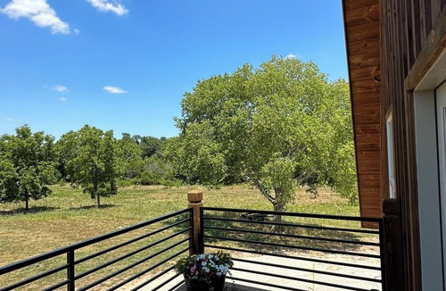 Jenkins House | Welcoming 2-bedroom barndominium near Flat Creek, MO