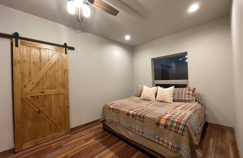Jenkins House | Welcoming 2-bedroom barndominium near Flat Creek, MO