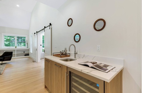 Andover House | Welcoming 2025 built: 4-bedroom 3.5-bath modern farm house @ charming Andover