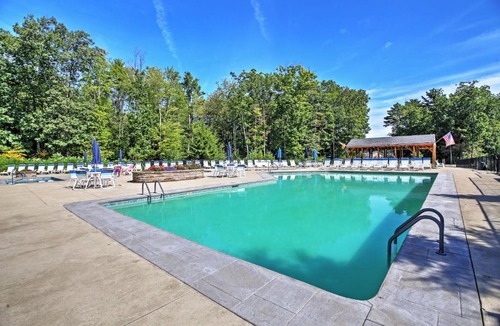 Moody House | Wells Beach Cottage w/Pool Access ~ 1 Mi to Coast