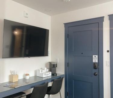 Palmer Hotel | Werner Room 204, Hyland Hotel