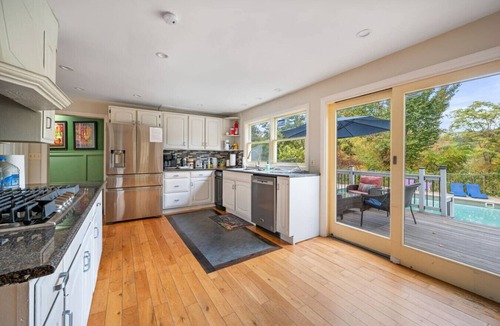 Cornwall House | West Point Summer Pool Jacuzzi Events Pets OK