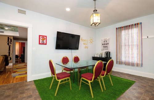 Beverly Condo | Which way to the Beach! Charming 3-bedroom condo with AC in lovely Beverly Salem
