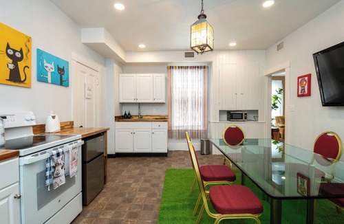 Beverly Condo | Which way to the Beach! Charming 3-bedroom condo with AC in lovely Beverly Salem