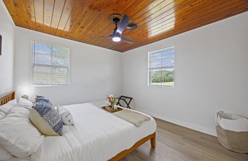 Madill Other | Whispering Oak- Lakefront Cabin Retreat